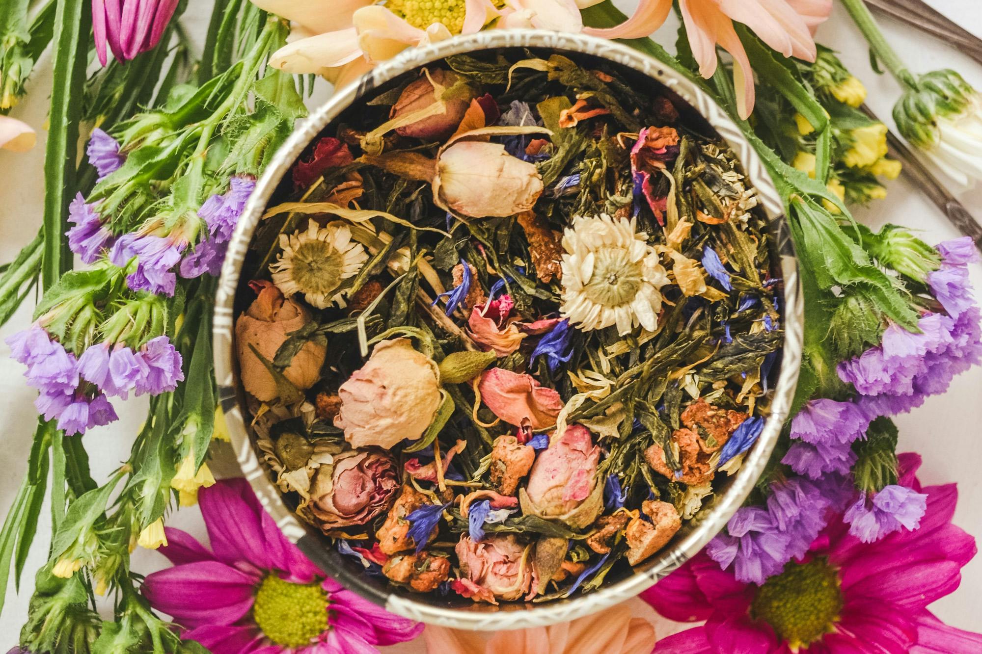 Teemischung aus Kräuter und Blumen